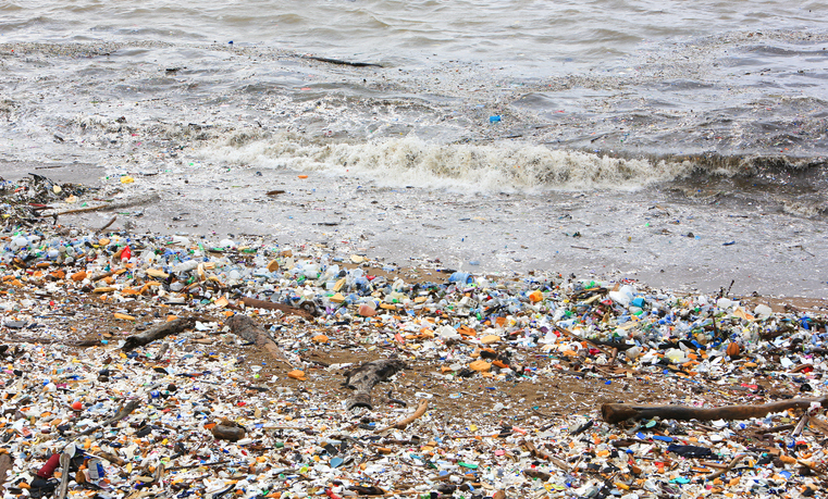 Het Verband tussen Microplastics en Klimaatverandering: Het Verborgen Probleem