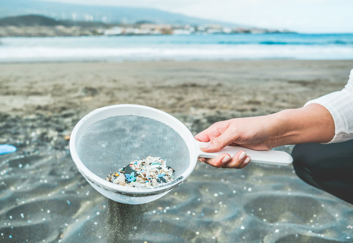 De Ecologische Voetafdruk van Microplastics: Hoe We Onze Omgeving Beïnvloeden